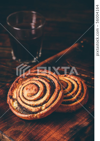 Sweet roll with poppy seeds Sweet roll with poppy seeds 56004164