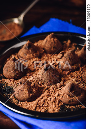 Homemade truffles with dark chocolate Homemade truffles with dark chocolate 56004170