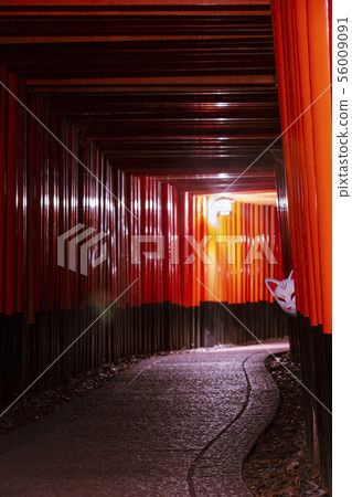 Fushimi-Inari Taisha  56009091