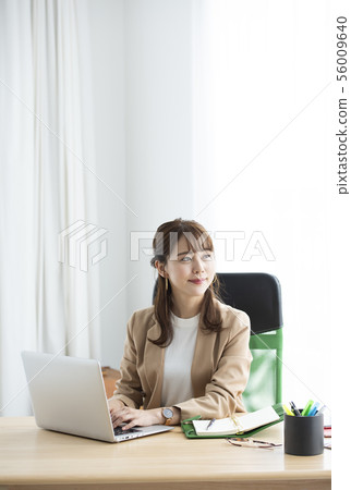 Business casual women 56009640