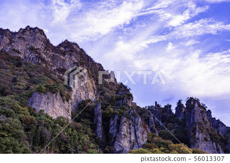 (群馬縣)朝日秋天照亮了Myogi山 (群馬縣)朝日秋天照亮了Myogi山 56013307