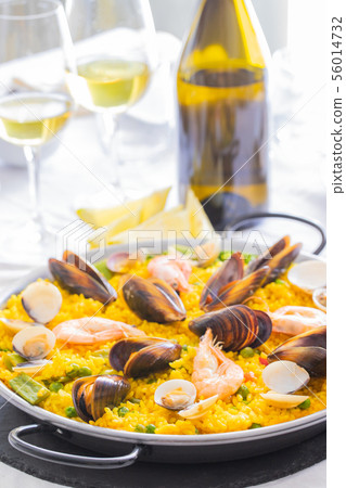 Spanish popular dish paella Spanish popular dish paella 56014732
