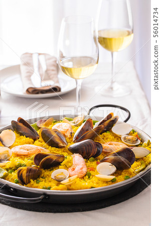 Spanish popular dish paella Spanish popular dish paella 56014734