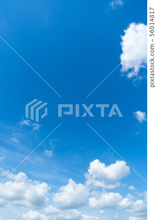 在雨季期間的清楚的天空天空雲彩拷貝空間積云初夏天空大拷貝空間 在雨季期間的清楚的天空天空雲彩拷貝空間積云初夏天空大拷貝空間 56014817