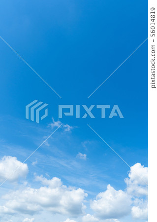 在雨季期間的清楚的天空天空雲彩拷貝空間積云初夏天空大拷貝空間 在雨季期間的清楚的天空天空雲彩拷貝空間積云初夏天空大拷貝空間 56014819