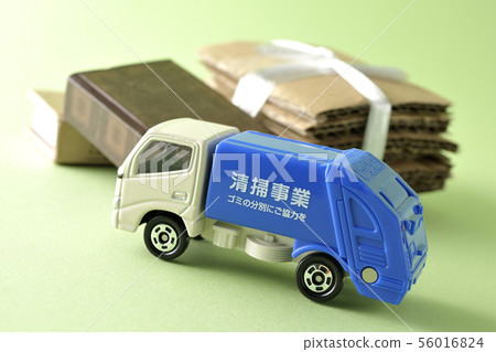 Garbage truck 56016824