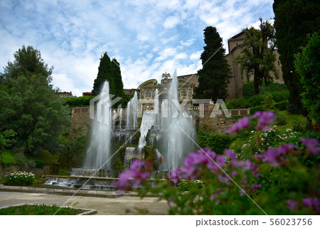 A beautiful Sensenmiya fountain pond under the blue sky. A beautiful Sensenmiya fountain pond under the blue sky. 56023756