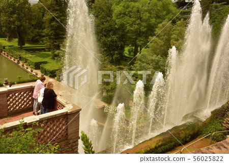 A beautiful Sensengu fountain pond. 56025822