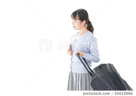 一位年輕的女士出國 56028666