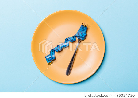 Top view of fork with measure tape in round plate 56034730