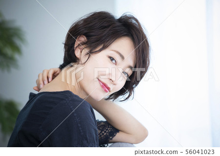 Woman beauty hair care hair Woman beauty hair care hair 56041023