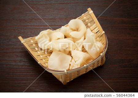 原始的白木耳 原始的白木耳 56044364