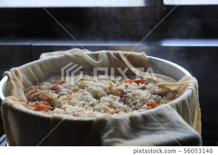剛煮熟的米飯！ 56053148