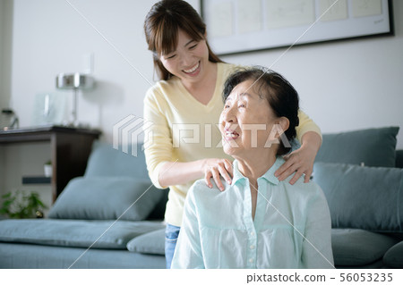 Massage senior parent and child daughter Keiro 56053235