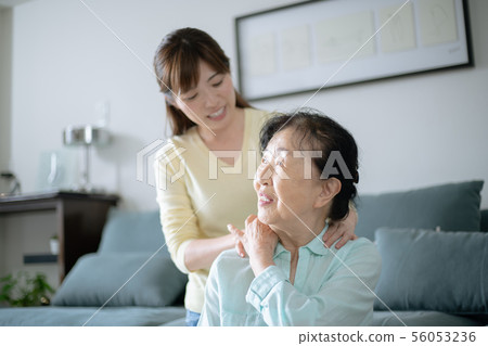 Massage senior parent and child daughter Keiro 56053236