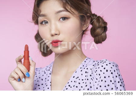 Women beauty 56065369