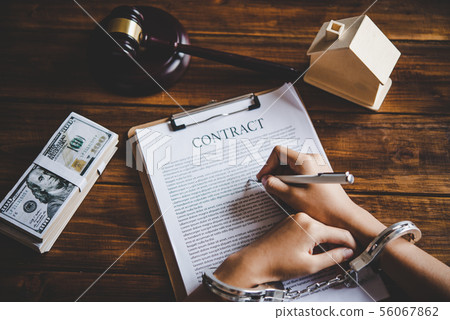 The hand was handcuffed by writing a contract, the 56067862