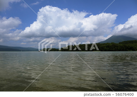 阿寒湖,北海道,日本 阿寒湖,北海道,日本 56076400