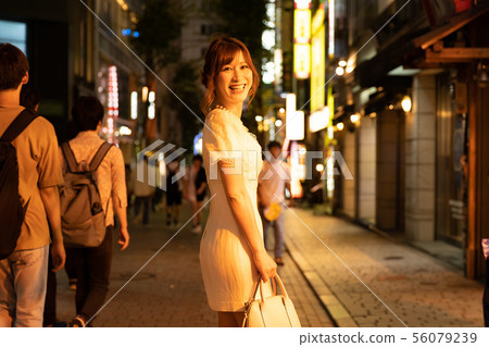 夜班女人形象 夜班女人形象 56079239