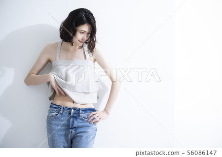 Beauty image / Navel 56086147