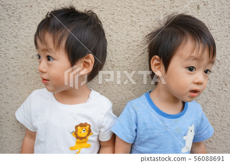 雙胞胎2歲 56088691