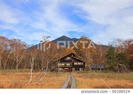 Ozegahara_Ryugu hut surrounded by autumn leaves_Yodogatake_October_1 Ozegahara_Ryugu hut surrounded by autumn leaves_Yodogatake_October_1 56100524