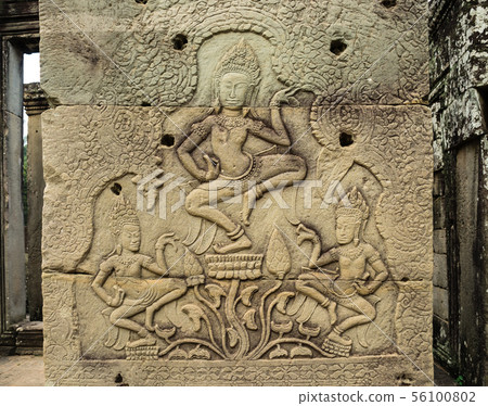 Angkor Wat is a temple complex in Siem Reap, Cambodia. 56100802