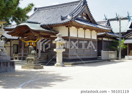 位於Hamahasaki地區的神社 位於Hamahasaki地區的神社 56101119