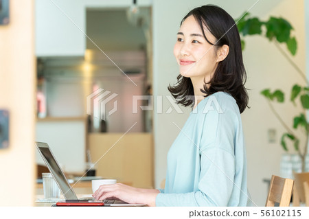 前往PC的女性 前往PC的女性 56102115