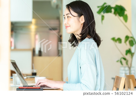 前往PC的女性 56102124