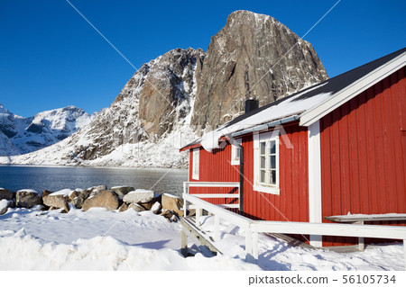 mountains and rorbu 56105734