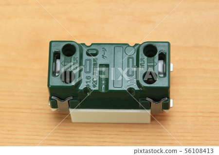 嵌入式插座 56108413