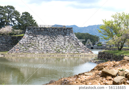 石牆和歷史遺址的護城河 石牆和歷史遺址的護城河 56118885