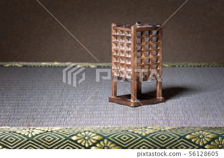 在榻榻米的行燈 在榻榻米的行燈 56128605