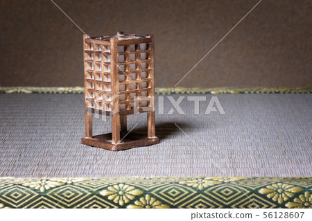 在榻榻米的行燈 在榻榻米的行燈 56128607