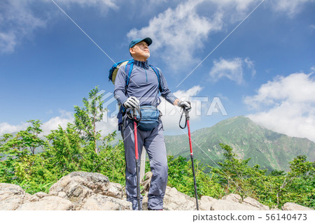 登山徒步旅行高級 登山徒步旅行高級 56140473