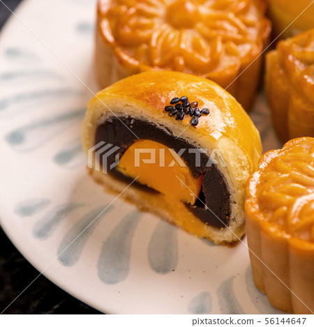 Mid-Autumn Festival, egg yolk, moon cake, close-up, Moon Festival, yolk pastry, cake 56144647