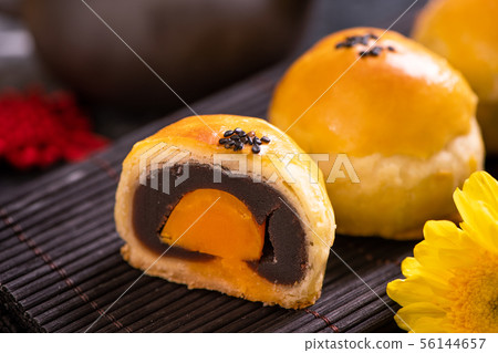 中秋節 蛋黃酥 月餅 特寫 Moon Festival yolk pastry cake げっぺい 中秋節 蛋黃酥 月餅 特寫 Moon Festival yolk pastry cake げっぺい 56144657