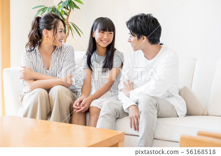 家庭danran沙發坐的交談小學 家庭danran沙發坐的交談小學 56168518