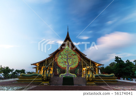 Bodhi tree glow at Wat Sirindhornwararam (Phu Prao 56174041
