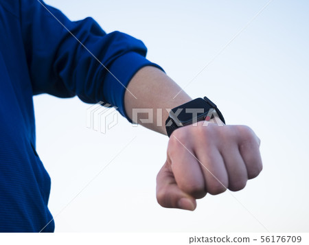 Male hand wearing smartwatch 56176709