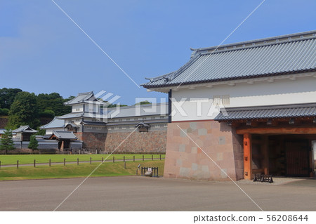 [Ishikawa Prefecture] Kanazawa Castle under the clear sky (Kohokumon) 56208644