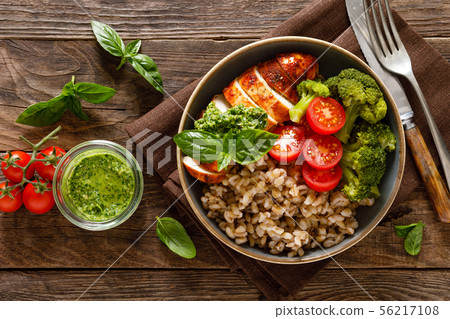 Chicken lunch bowl with broccoli 56217108