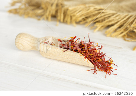 Dry shaffron thread on grey wood 56242550