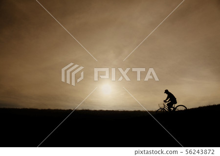 日落和銀行 56243872