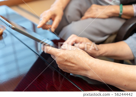 Senior female tablet operation 56244442