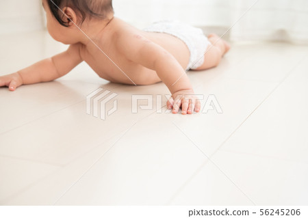 嬰兒裸尿布，男孩和嬰兒 56245206