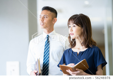 Business image Male employee Female employee 56246978