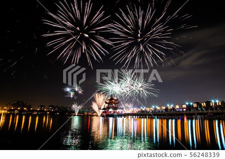 臺灣高雄蓮池潭煙火 Kaohsiung Zuoying Lotus Pool Fireworks 臺灣高雄蓮池潭煙火 Kaohsiung Zuoying Lotus Pool Fireworks 56248339