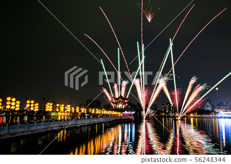 臺灣高雄蓮池潭煙火 Kaohsiung Zuoying Lotus Pool Fireworks 臺灣高雄蓮池潭煙火 Kaohsiung Zuoying Lotus Pool Fireworks 56248344
